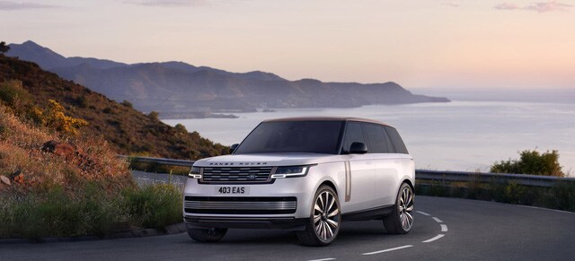 Range Rover 2022 ra mắt với giá bán từ 10,879 tỷ đồng