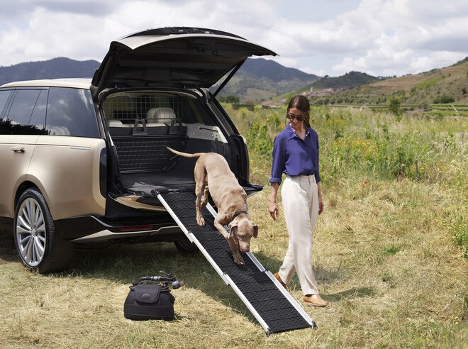 Range Rover 2022 ra mắt với giá bán từ 10,879 tỷ đồng