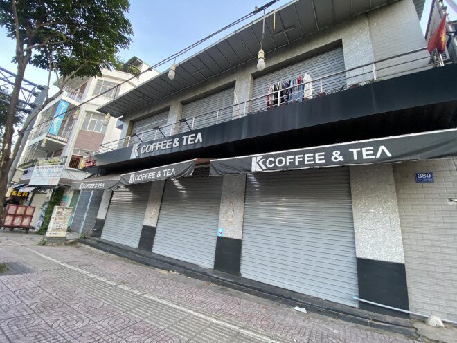 Vì sao nhiều quán cà phê, quán ăn tại TP HCM chưa thể quay lại hoạt động dù đã cho phép bán tại chỗ?