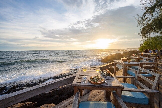 Bùng nổ combo nghỉ dưỡng siêu rẻ sau giãn cách, chỉ vài trăm nghìn đồng trọn gói mỗi khách