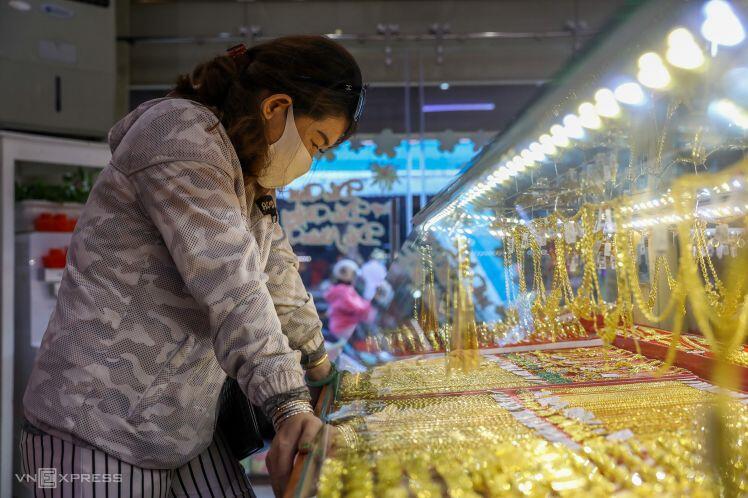 Vàng có bị người Việt 'thất sủng' so với chứng khoán, Bitcoin?
