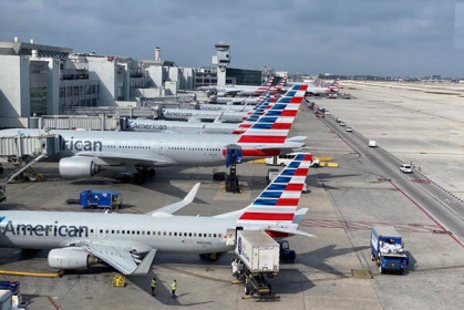 American Airlines hủy hơn 1.000 chuyến bay do thiếu nhân viên và thời tiết xấu