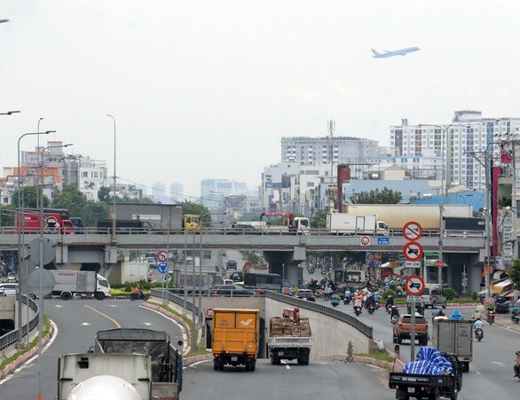Vận tải lao đao với giá xăng dầu