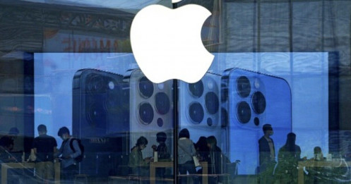 "Tôi đã mất kiên nhẫn!" - Khách Trung Quốc giận dữ vì chờ iPhone 13 quá lâu