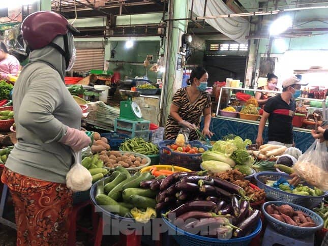''Đua'' theo xăng, nhiều mặt hàng tăng giá