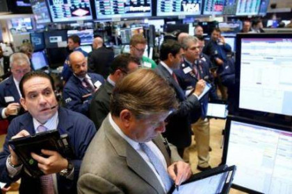Dow Jones lần đầu tiên vượt mốc 36.000 điểm