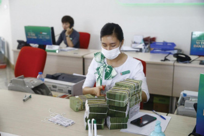 Không thể hạ thêm lãi suất huy động