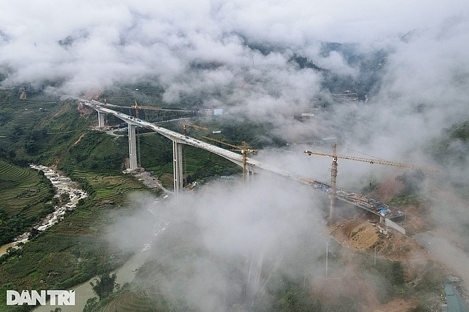 Tuyến đường nối Lào Cai - Sapa hơn 2.500 tỷ đồng gấp rút hoàn thiện