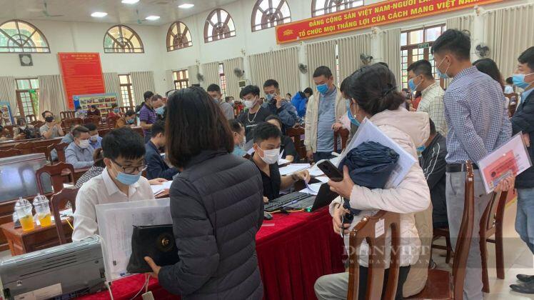 Đất đấu giá "sục sôi", nhà đầu tư tham gia có yếu tố "xanh - chín"?