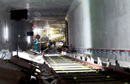 Gấp rút hoàn thiện những đoạn ray cuối cùng tuyến metro Bến Thành – Suối Tiên