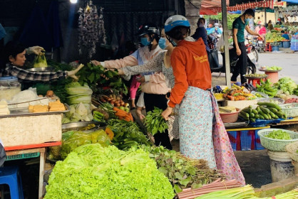 TP Hồ Chí Minh: Rau xanh, thịt lợn tăng giá trong trạng thái bình thường mới