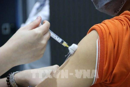 Trẻ tạm trú, nhập cư ở Tp. Hồ Chí Minh được tiêm vaccine phòng COVID-19