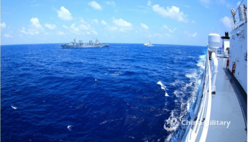 Tàu hải quân Trung Quốc vào lãnh hải Nhật, Tokyo phản ứng