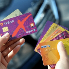 Thẻ từ ATM bị khai tử sau ngày 31/12, khách hàng cần lưu ý gì?