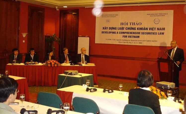 Hoàn thiện pháp lý, đặt nền móng cho sự phát triển thị trường chứng khoán