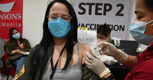 Philippines phát động chương trình tiêm vắc xin Covid-19 kỷ lục để đối phó biến thể Omicron