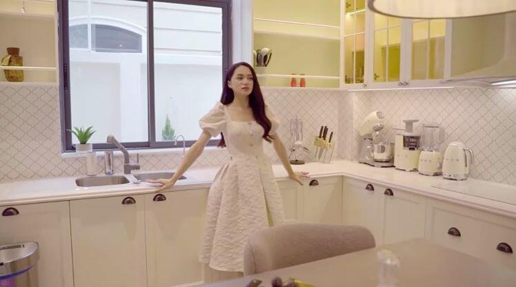Hoa hậu Hương Giang lần đầu hé lộ biệt thự triệu đô sang chảnh ở TPHCM