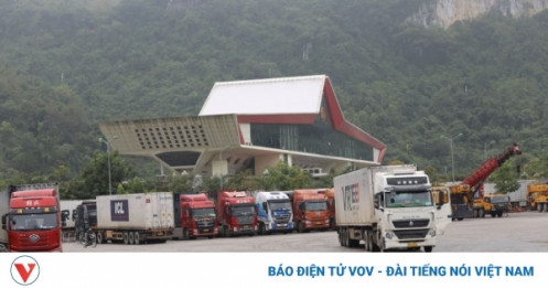 Hàng nghìn xe nông sản ùn ứ tại các cửa khẩu ở Lạng Sơn