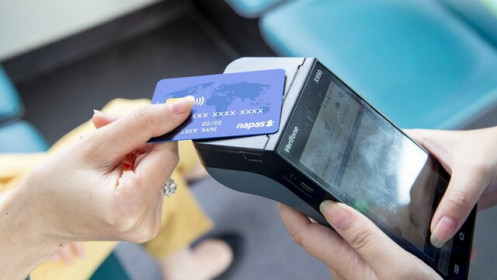 Thẻ ngân hàng nào được phép thanh toán không tiếp xúc trên tuyến buýt điện đầu tiên tại Hà Nội?