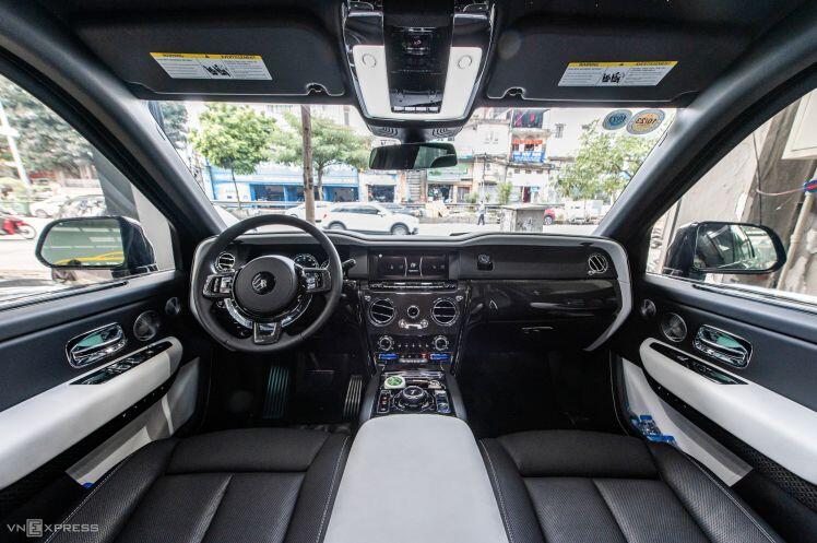 Cận cảnh siêu xe Rolls-Royce Cullinan Black Badge, giá không dưới 40 tỷ đồng