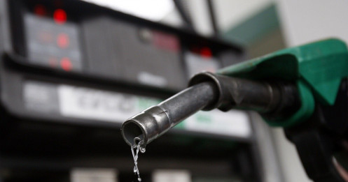 Giá xăng dầu hôm nay 8.12.2021: Dầu vượt mốc 75 USD/thùng 'bớt sợ' Omicron