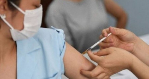 Tin mới về Covid-19 ngày 11/12: Hà Nội sẽ sớm tiêm vắc-xin mũi 3 cho nhóm nguy cơ