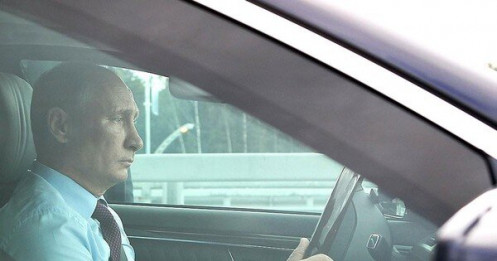 Tổng thống Nga Putin tiết lộ từng làm tài xế taxi hồi những năm 1990