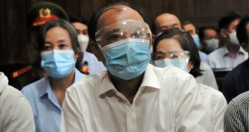 Bị cáo Lê Tấn Hùng bật khóc xin tòa xem xét lại hành vi phạm tội của mình