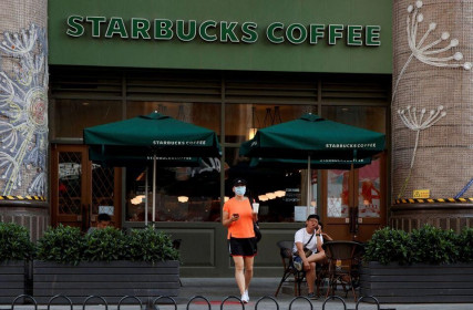 Starbucks Bị 'bóc phốt' bán hàng 'hết đát'