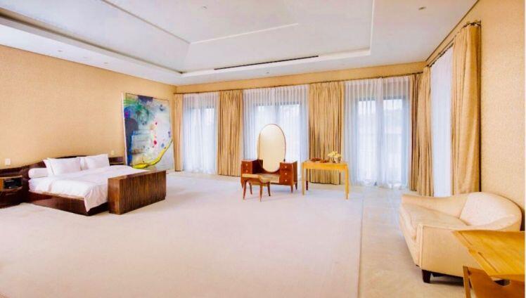 Rao bán 65 triệu USD, có gì bên trong dinh thự lộng lẫy và nghệ thuật của NTK thời trang Eva Chow?