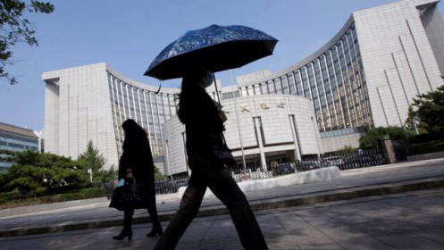 Lo tăng trưởng giảm tốc, Trung Quốc hạ lãi suất lần đầu tiên sau 18 tháng