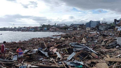 Hơn 200 người chết do bão Rai ở Philippines
