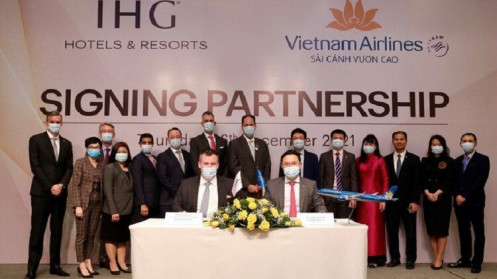Vietnam Airlines ký kết hợp tác với tập đoàn khách sạn hàng đầu thế giới IHG
