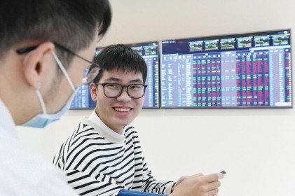 Sóng cổ phiếu nhỏ chưa dừng