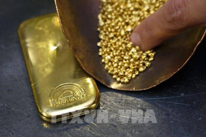Giá vàng châu Á hướng tới năm giao dịch tồi tệ nhất trong sáu năm