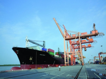 Bộ GTVT đề nghị TP.HCM và Hải Phòng miễn, giảm phí hạ tầng cảng biển