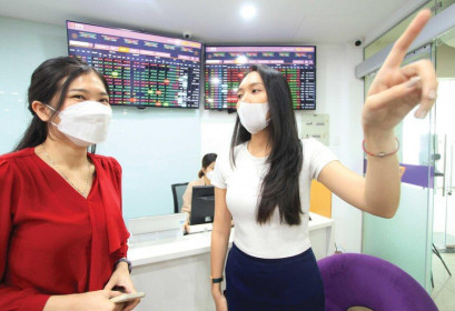 F0 “gánh” khối ngoại