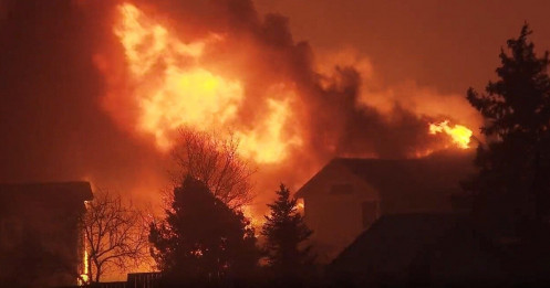 Hỏa hoạn thiêu hủy gần 1.000 ngôi nhà