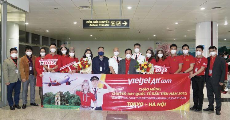Vietjet đón chuyến bay quốc tế đầu tiên từ Tokyo, Nhật Bản đến Việt Nam trong ngày đầu năm 2022