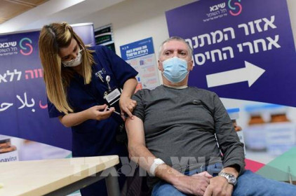 Israel cho phép tiêm vaccine liều thứ 4 cho người trên 60 tuổi