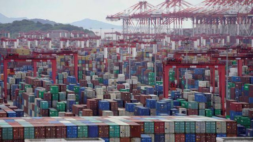 Trung Quốc lập kỷ lục thặng dư thương mại 676 tỷ USD trong năm 2021