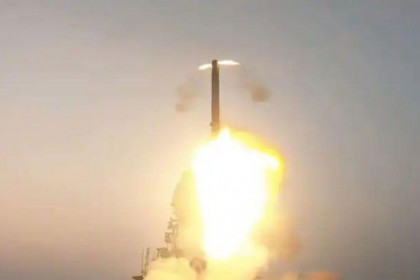 Ấn Độ phóng tên lửa siêu thanh phiên bản hải quân từ tàu chiến bản địa