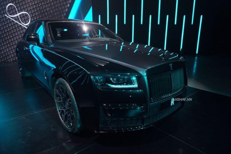 Cận cảnh xế siêu sang Rolls Royce Ghost Black Badge 2022