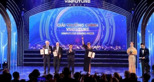 VinFuture dấy lên cảm hứng mới; Vietnam Airlines lại bay châu Âu; Sendo bán đào Nhật Tân
