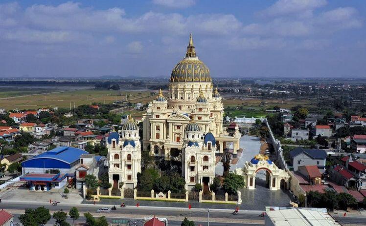 Choáng ngợp tòa lâu đài 1000 tỷ lớn nhất Đông Nam Á của đại gia Ninh Bình