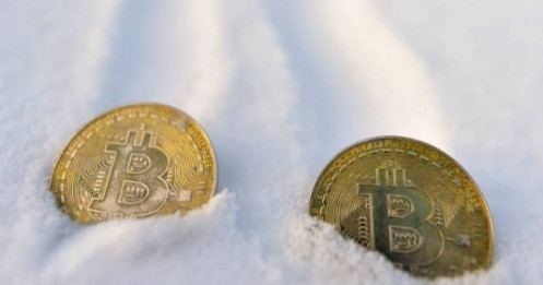 Nhà đầu tư lo về ‘mùa đông tiền điện tử’ khi Bitcoin giảm giá 50% từ mức cao kỷ lục
