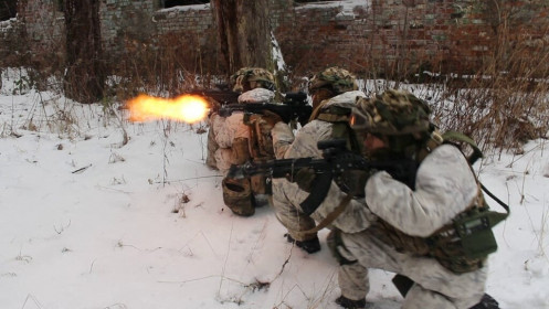 Ukraine tuyển thêm 100.000 binh sĩ giữa căng thẳng với Nga