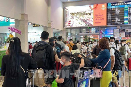 Sân bay Tân Sơn Nhất đón hơn 74 nghìn khách trong ngày mùng 2 Tết