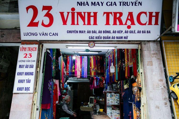 Tiệm áo dài 4 đời ở phố cổ Hà Nội, từng được trả 400 cây vàng vẫn không bán