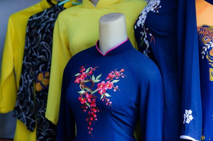 Tiệm áo dài 4 đời ở phố cổ Hà Nội, từng được trả 400 cây vàng vẫn không bán